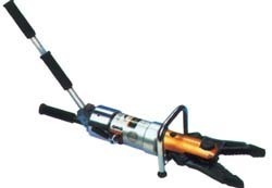 江蘇水星消防裝備主營(yíng)消防器材、破拆工具、救生設(shè)備、洗消產(chǎn)品、偵檢儀器、堵漏工具、輸轉(zhuǎn)設(shè)備、警戒器材、通訊設(shè)備、個(gè)人防護(hù)、照明排煙、其他裝備